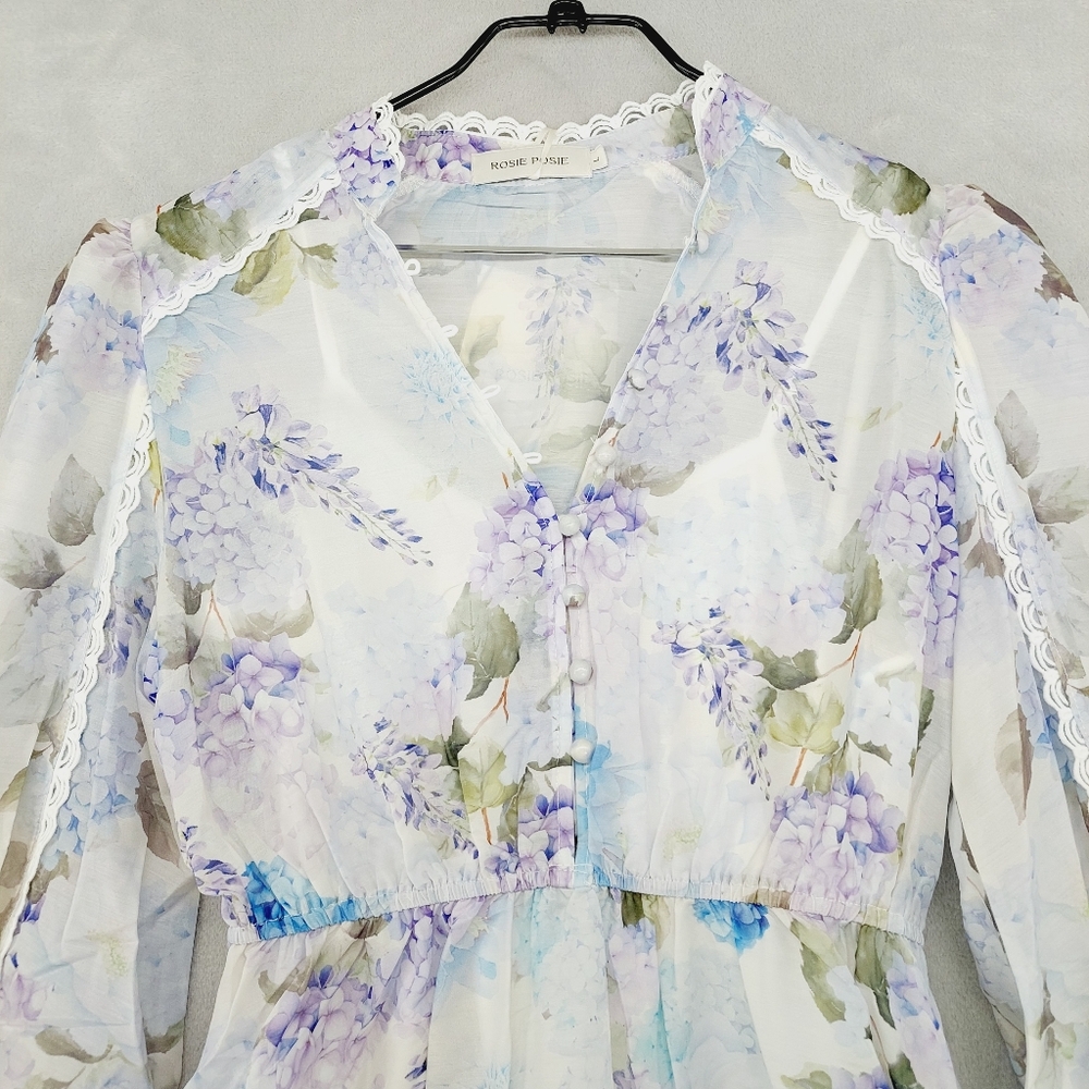 Chic Floral Long Sleeve Dress in White and Blue - Picture 2 of 10